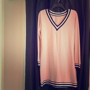 CONSIGNED🚫 Pink V-neck Dress🎀